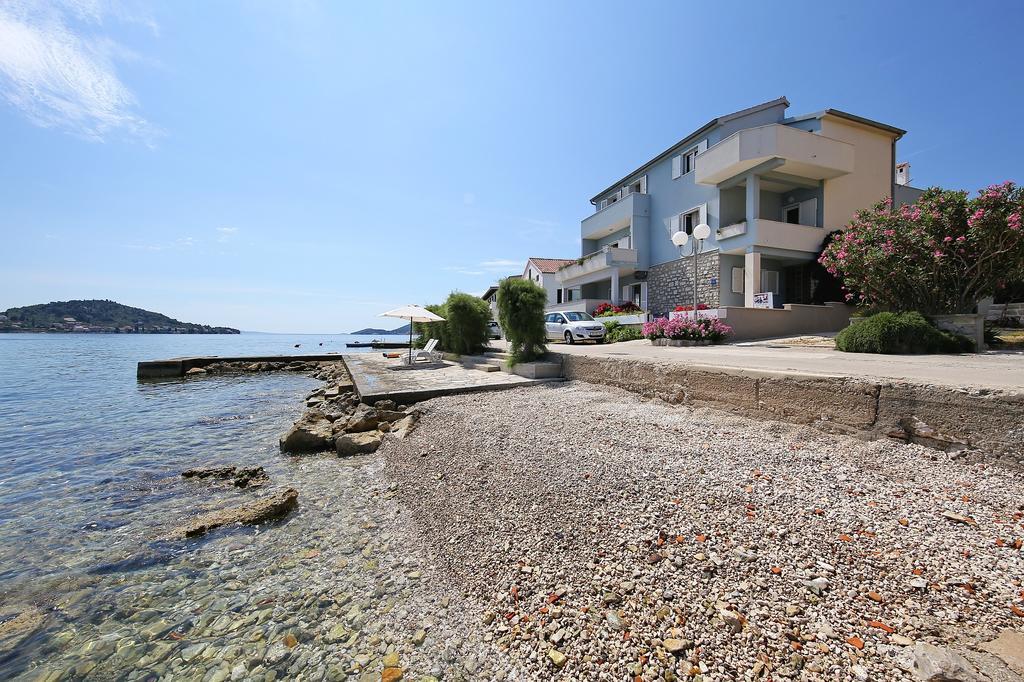 Punta Preko Apartments Exterior photo