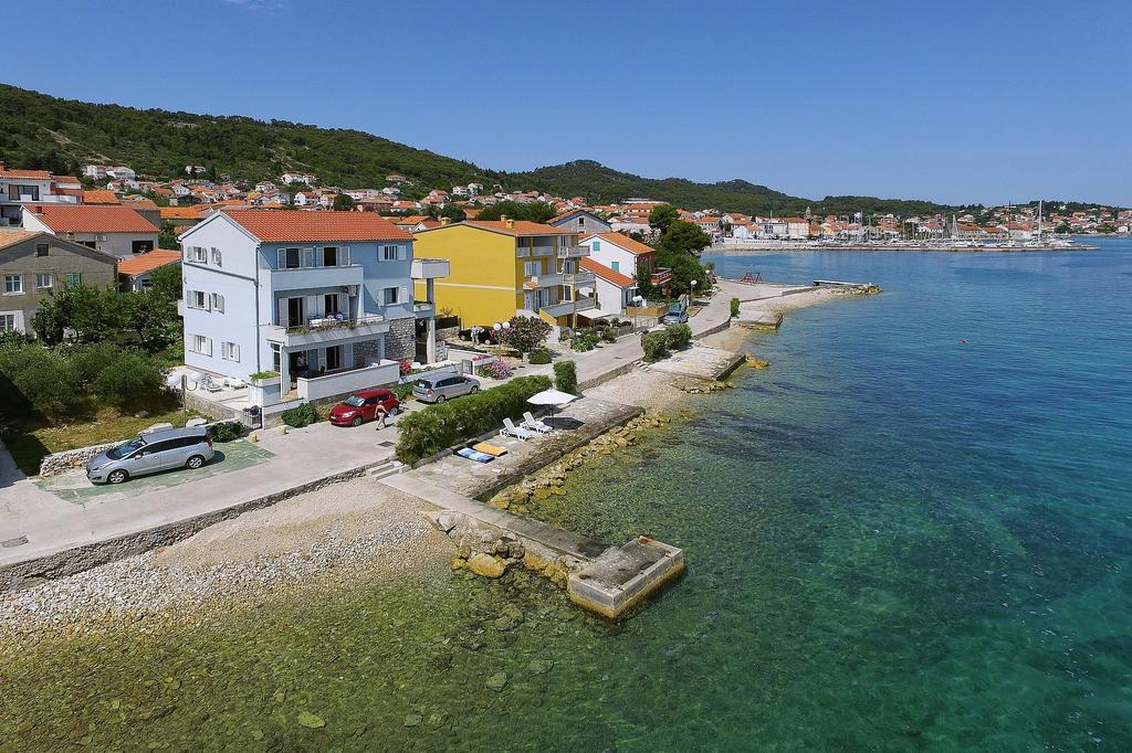 Punta Preko Apartments Exterior photo